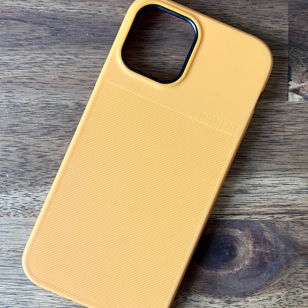 Moment IPhone 12 Pro case (mustard)